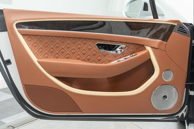 Photo of 2022 Snow Quartz Pearlescent Bentley Continental GT