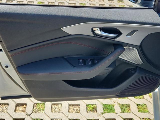 Photo of 2025 Platinum White Pearl Acura TLX