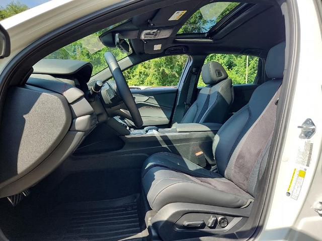 Photo of 2025 Platinum White Pearl Acura TLX