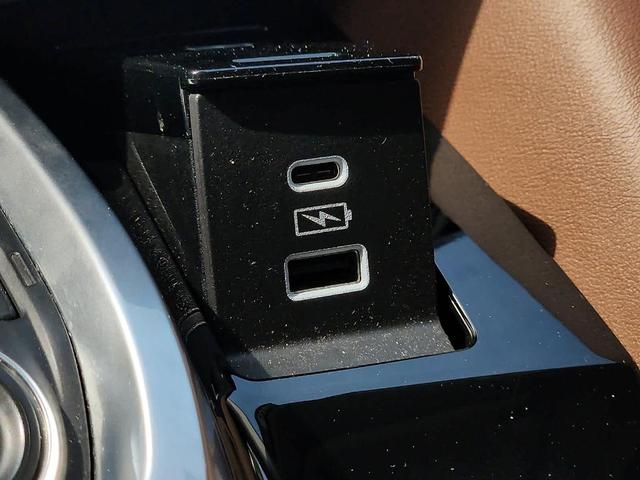 Photo of 2022 Platinum White Pearl Acura MDX