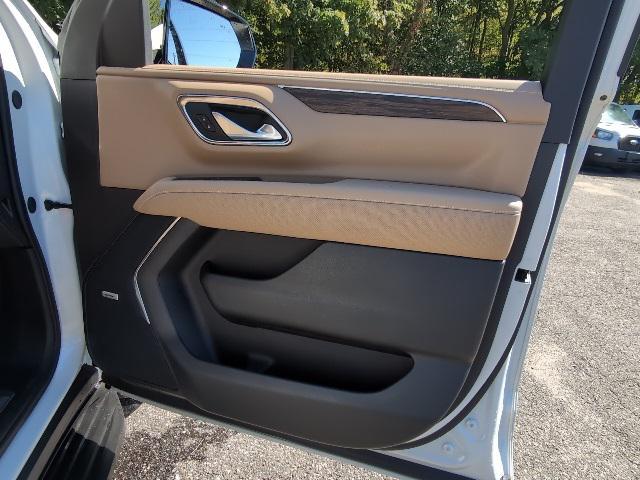 Photo of 2024 Iridescent Pearl Tricoat Chevrolet Suburban