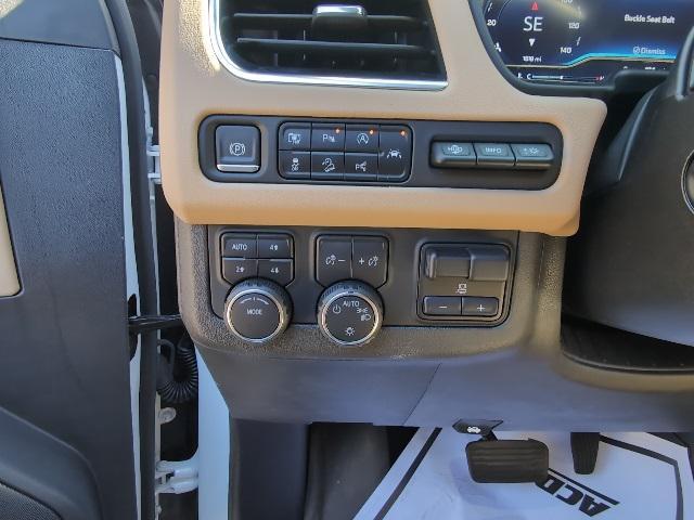 Photo of 2024 Iridescent Pearl Tricoat Chevrolet Suburban