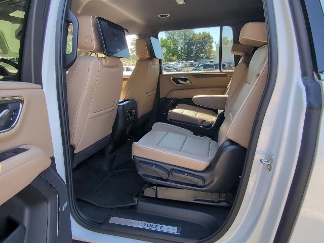 Photo of 2024 Iridescent Pearl Tricoat Chevrolet Suburban