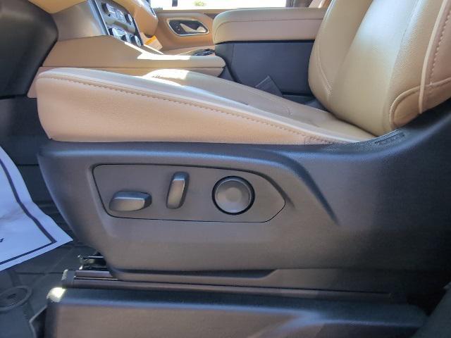 Photo of 2024 Iridescent Pearl Tricoat Chevrolet Suburban