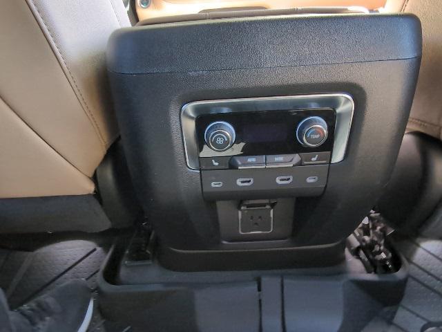 Photo of 2024 Iridescent Pearl Tricoat Chevrolet Suburban