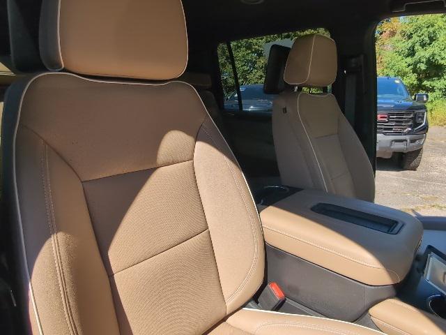 Photo of 2024 Iridescent Pearl Tricoat Chevrolet Suburban