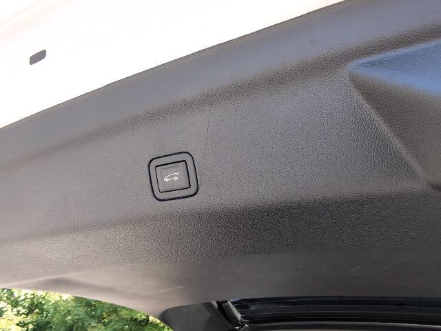 Photo of 2024 Iridescent Pearl Tricoat Chevrolet Suburban