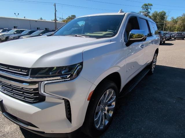 Photo of 2024 Iridescent Pearl Tricoat Chevrolet Suburban