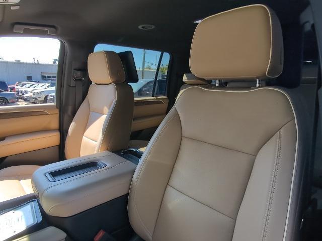 Photo of 2024 Iridescent Pearl Tricoat Chevrolet Suburban
