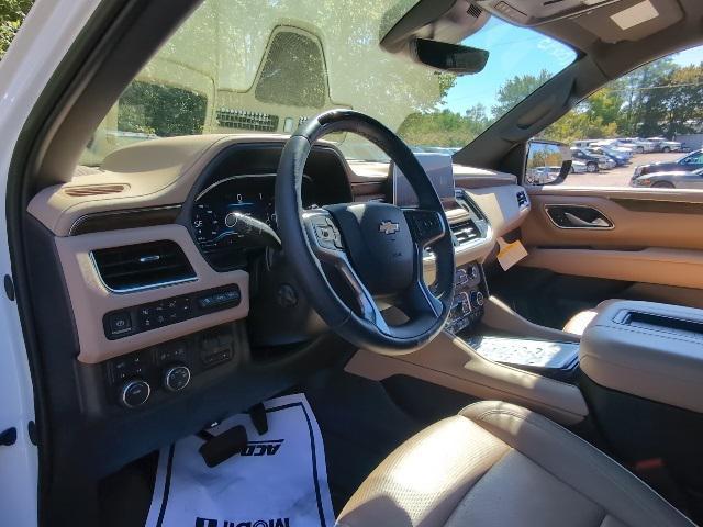 Photo of 2024 Iridescent Pearl Tricoat Chevrolet Suburban