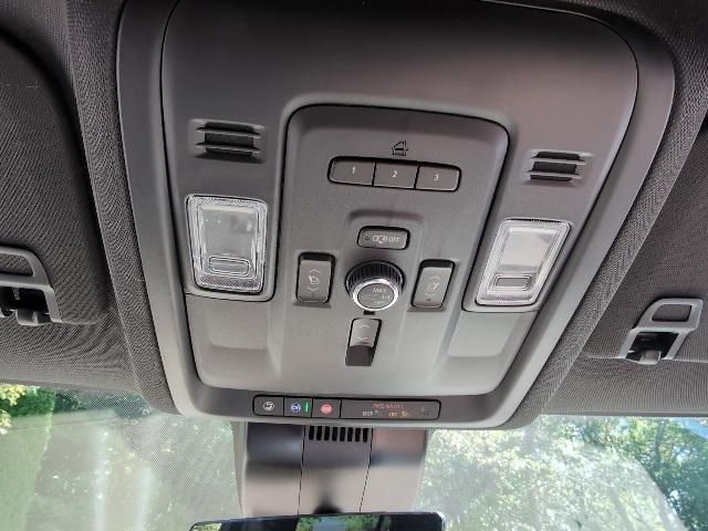 Photo of 2024 Iridescent Pearl Tricoat Chevrolet Suburban