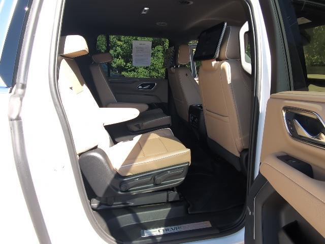 Photo of 2024 Iridescent Pearl Tricoat Chevrolet Suburban