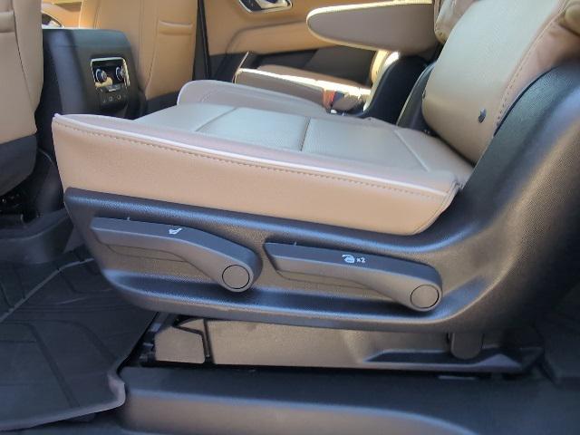Photo of 2024 Iridescent Pearl Tricoat Chevrolet Suburban