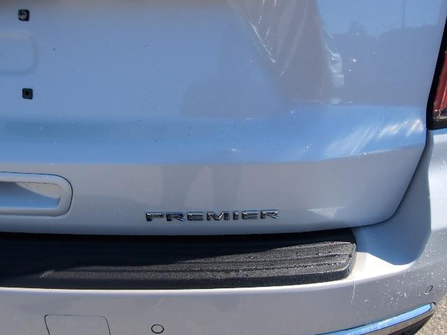 Photo of 2024 Iridescent Pearl Tricoat Chevrolet Suburban