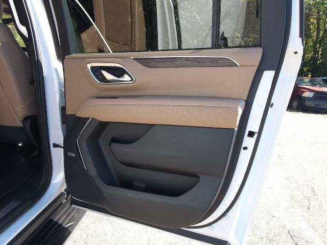 Photo of 2024 Iridescent Pearl Tricoat Chevrolet Suburban
