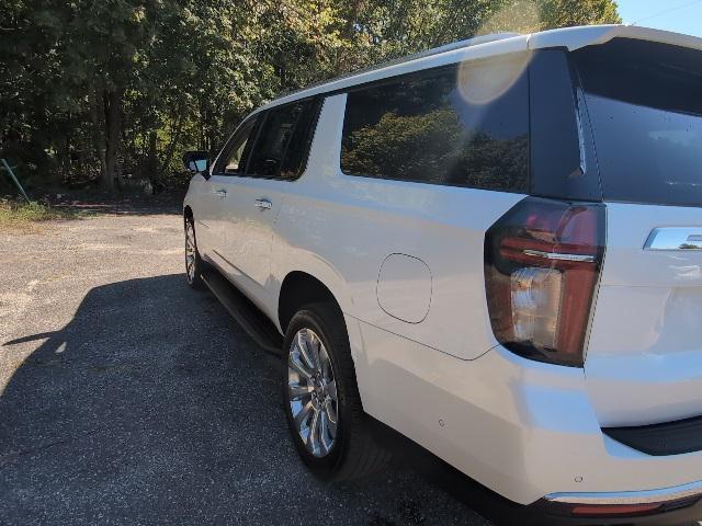Photo of 2024 Iridescent Pearl Tricoat Chevrolet Suburban