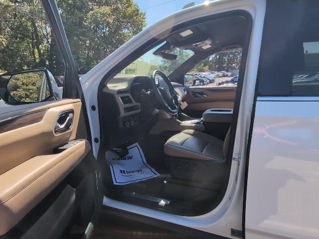 Photo of 2024 Iridescent Pearl Tricoat Chevrolet Suburban