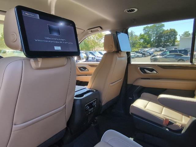 Photo of 2024 Iridescent Pearl Tricoat Chevrolet Suburban