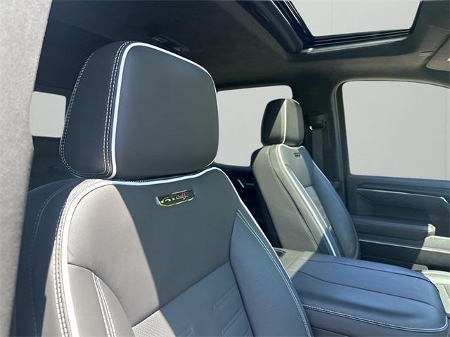 Photo of 2024 Onyx Black GMC Sierra 1500