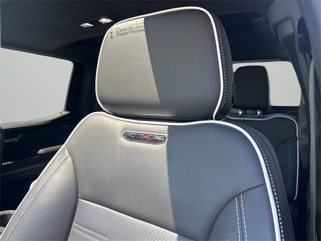 Photo of 2024 Onyx Black GMC Sierra 1500