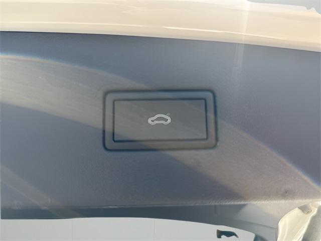 Photo of 2024 Pure White Volkswagen Tiguan