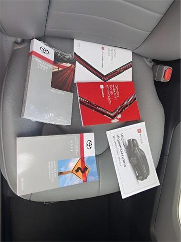 Photo of 2021 Celestial Silver Metallic Toyota Highlander Hybrid