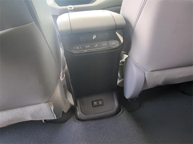 Photo of 2021 Celestial Silver Metallic Toyota Highlander Hybrid