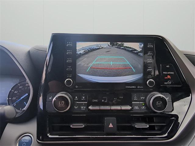 Photo of 2021 Celestial Silver Metallic Toyota Highlander Hybrid