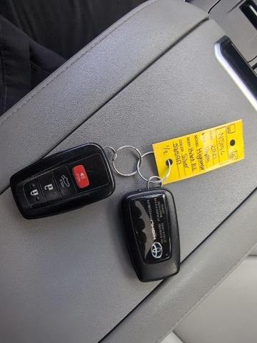 Photo of 2021 Celestial Silver Metallic Toyota Highlander Hybrid