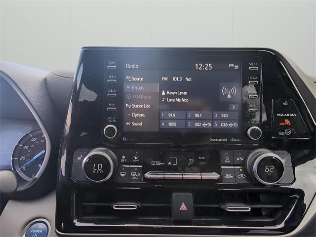 Photo of 2021 Celestial Silver Metallic Toyota Highlander Hybrid