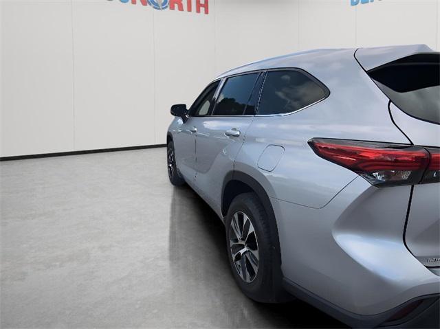Photo of 2021 Celestial Silver Metallic Toyota Highlander Hybrid