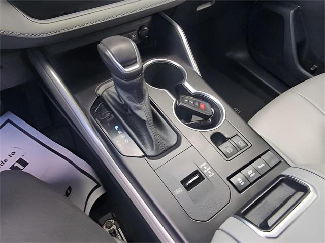 Photo of 2021 Celestial Silver Metallic Toyota Highlander Hybrid