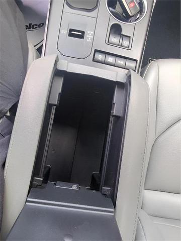 Photo of 2021 Celestial Silver Metallic Toyota Highlander Hybrid