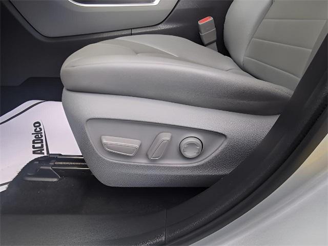 Photo of 2021 Celestial Silver Metallic Toyota Highlander Hybrid