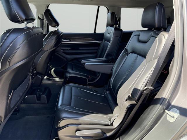 Photo of 2023 Baltic Gray Metallic Clearcoat Jeep Grand Cherokee L