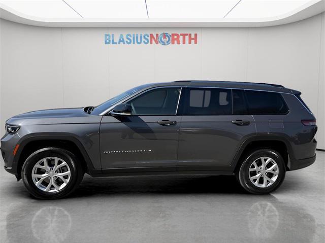 Photo of 2023 Baltic Gray Metallic Clearcoat Jeep Grand Cherokee L