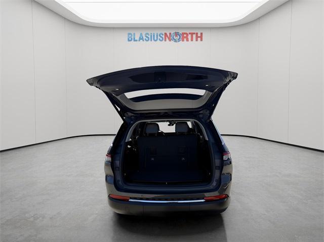 Photo of 2023 Baltic Gray Metallic Clearcoat Jeep Grand Cherokee L