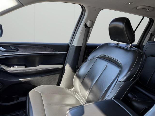 Photo of 2023 Baltic Gray Metallic Clearcoat Jeep Grand Cherokee L
