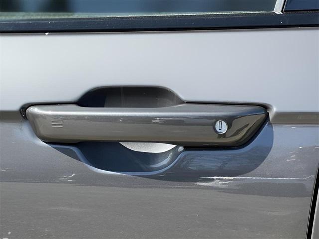 Photo of 2023 Baltic Gray Metallic Clearcoat Jeep Grand Cherokee L
