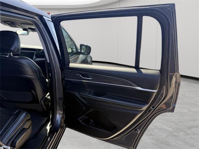 Photo of 2023 Baltic Gray Metallic Clearcoat Jeep Grand Cherokee L