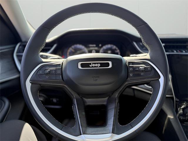 Photo of 2023 Baltic Gray Metallic Clearcoat Jeep Grand Cherokee L