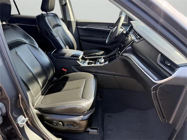Photo of 2023 Baltic Gray Metallic Clearcoat Jeep Grand Cherokee L