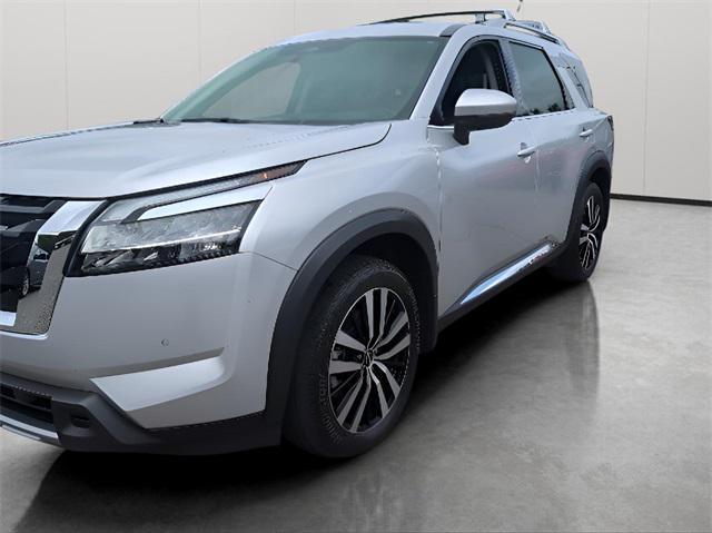 Photo of 2024 Brilliant Silver Metallic Nissan Pathfinder
