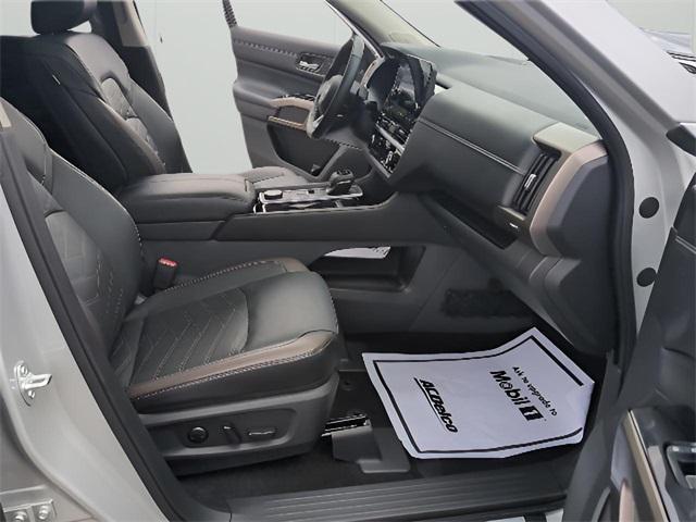 Photo of 2024 Brilliant Silver Metallic Nissan Pathfinder