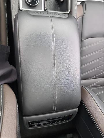 Photo of 2024 Brilliant Silver Metallic Nissan Pathfinder