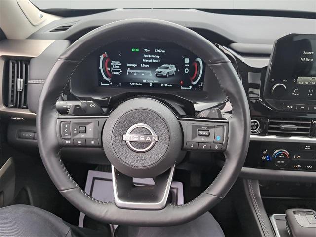 Photo of 2024 Brilliant Silver Metallic Nissan Pathfinder