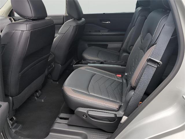 Photo of 2024 Brilliant Silver Metallic Nissan Pathfinder