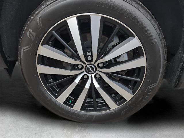 Photo of 2024 Brilliant Silver Metallic Nissan Pathfinder