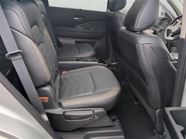 Photo of 2024 Brilliant Silver Metallic Nissan Pathfinder