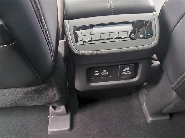 Photo of 2024 Brilliant Silver Metallic Nissan Pathfinder